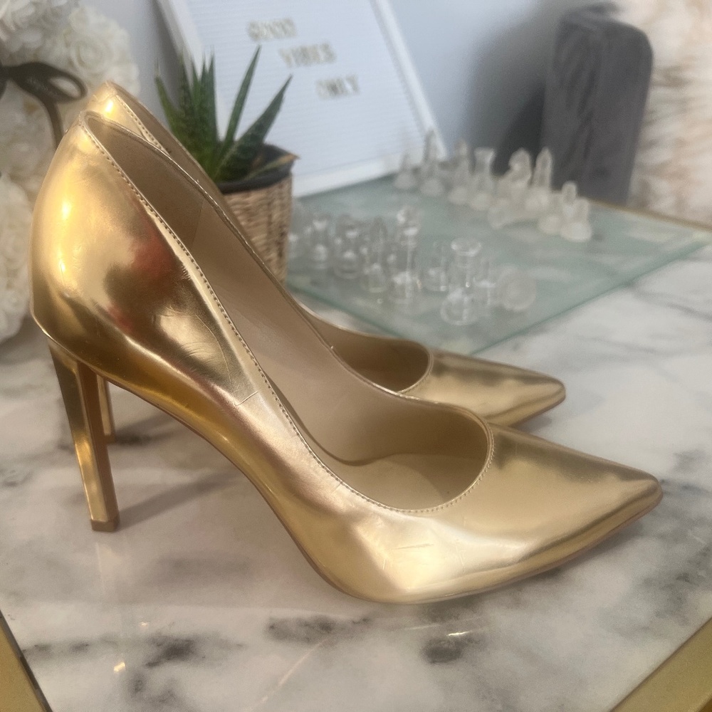 Gold Pumps